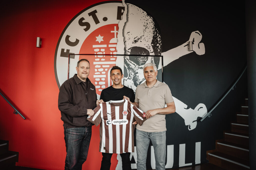 Marcel Rapp (Mitte) als neuer Cheftrainer beim FC St. Pauli verpflichtet. Foto: FC St. Pauli